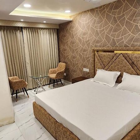 Ovel Hotel Ludhijána Kültér fotó