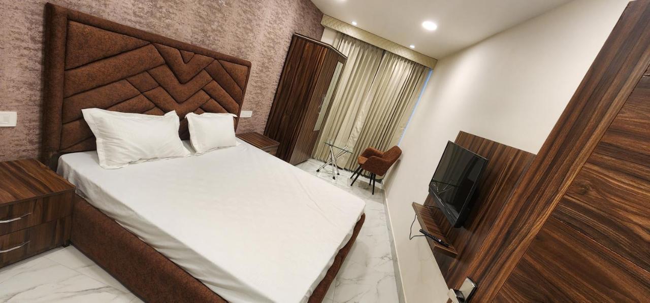 Ovel Hotel Ludhijána Kültér fotó